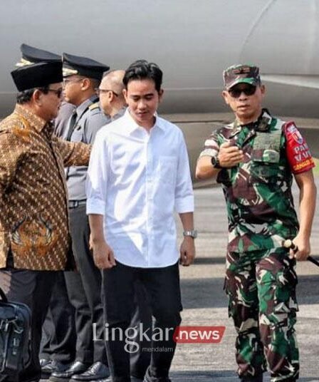 Prabowo Subianto bersama dengan Gibran Rakabuming Raka