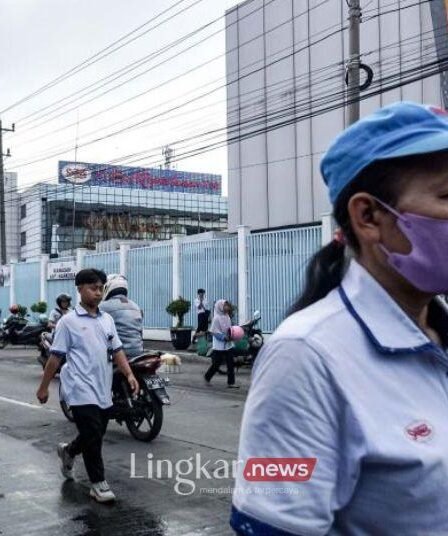 Sritex Bangkrut, 4 Kementerian Diminta Kaji Skema Penyelamatan Karyawan 1 Sritex Bangkrut 4 Kementerian Diminta Kaji Skema Penyelamatan Karyawan
