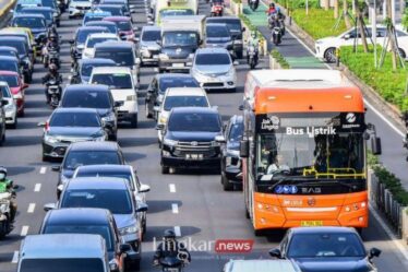 Studi Terbaru Truk Jadi Penyumbang Terbesar Polutan di Jakarta