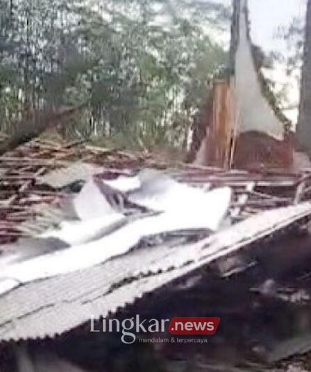 Angin Puting Beliung di Bondowoso Terjang 2 Kecamatan