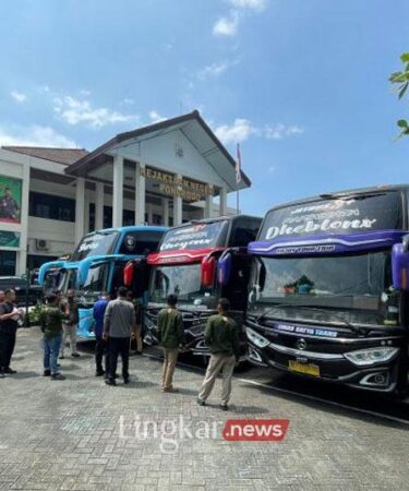 Barang bukti bus sekolah yang disita dari SMK 2 PGRI Ponorogo