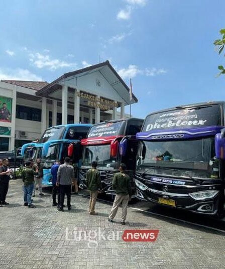 Barang bukti bus sekolah yang disita dari SMK 2 PGRI Ponorogo
