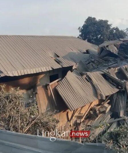 Erupsi Gunung Lewotobi Laki Laki 10 Orang Tewas dan 4 Bandara Tutup