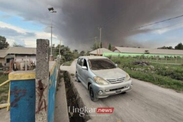 Gunung Lewotobi Laki Laki Meletus Warga Diimbau Waspada Erupsi Susulan