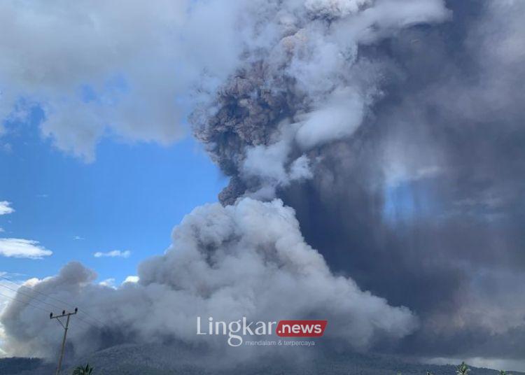 Gunung Lewotobi Laki laki Kembali Erupsi Setinggi 5.000 Meter