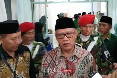 Haedar Nashir diwawancarai wartawan