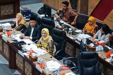 Ketua Komisi X DPR RI Hetifah Sjaifudian dalam rapat kerja Komisi X