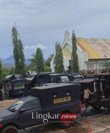 Pengungsi Korban Erupsi Lewotobi Dapat Bantuan Persediaan Air Bersih