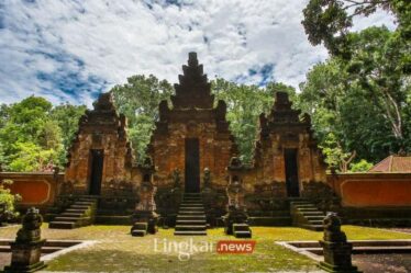 Pura di kawasan Taman Nasional Alas Purwo Banyuwangi