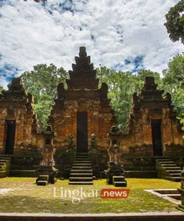 Pura di kawasan Taman Nasional Alas Purwo Banyuwangi