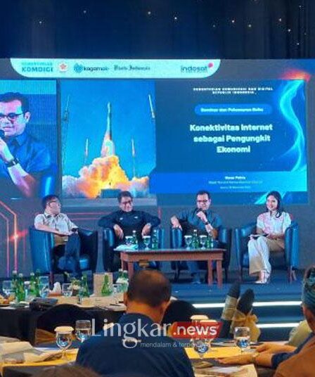 Wakil Menteri Komunikasi dan Digital Nezar Patria