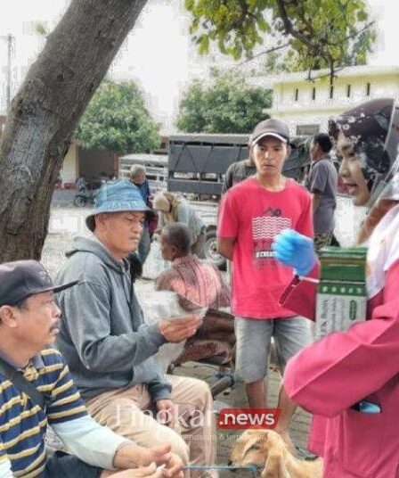 Cegah Penyebaran PMK di Madiun Pasar Hewan Disemprot Disinfektan