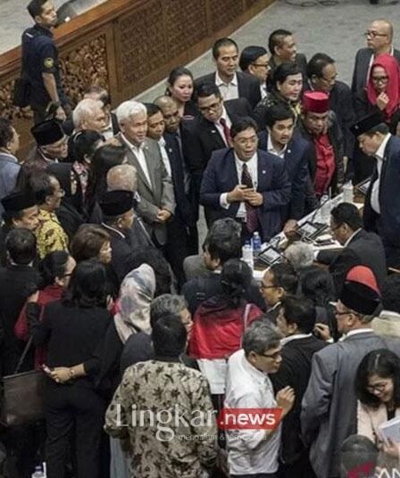 Pakar Politik UGM Sanggah Pendapat Yusril Perihal Ambang Batas Parlemen 5 Pakar Politik UGM Sanggah Pendapat Yusril Perihal Ambang Batas Parlemen