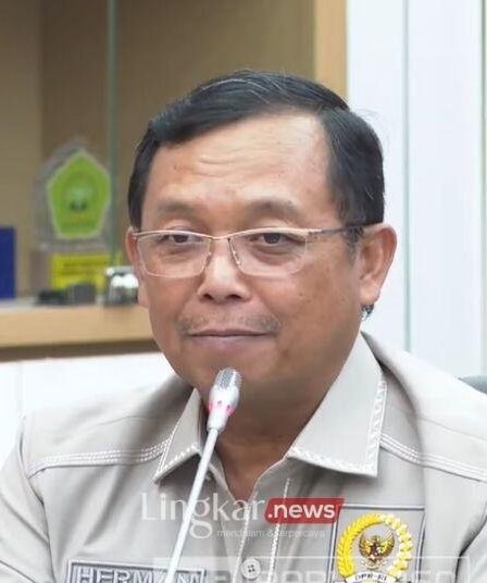 Herman Khaeron Klarifikasi Video Amplop Cokelat Saat Sidang di Senayan