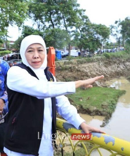 Khofifah Target Normalisasi Sungai Jombang Rampung 2,5 Bulan 6 Khofifah Target Normalisasi Sungai Jombang Rampung 25 Bulan