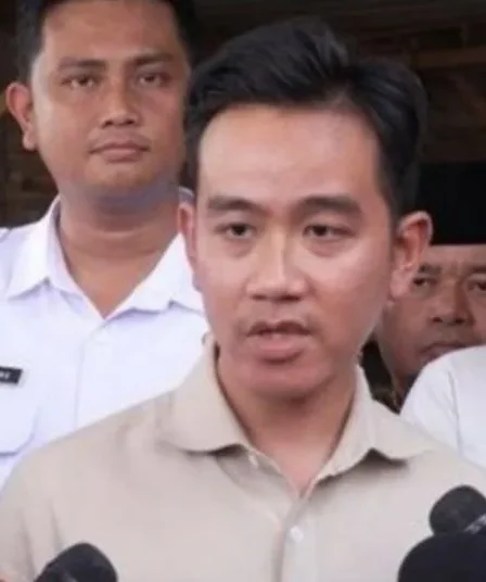 Diisukan Pindah Kantor ke Papua Gibran Saya Siap Ditugaskan ke Mana pun