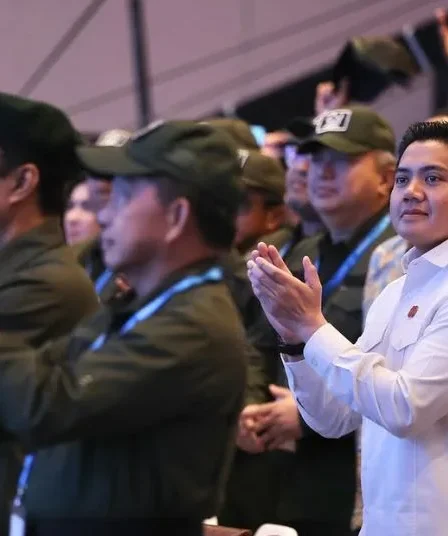 Ketika Seskab Teddy Indra Wijaya Jadi Duta Sekolah Rakyat