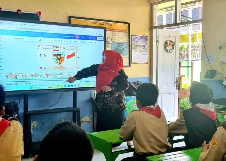 Netizen Kritik Kemendikdasmen Bagi-Bagi Smart Board ke SMP Negeri/Swasta 1 Netizen Kritik Kemendikdasmen Bagi Bagi Smart Board ke SMP NegeriSwasta