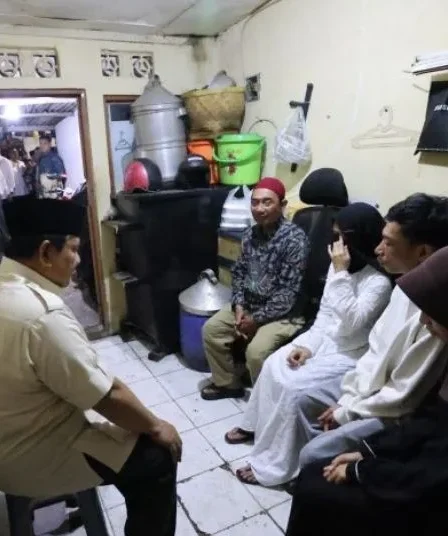 Prabowo Takziyah ke Rumah Affan Janji Tegakkan Keadilan