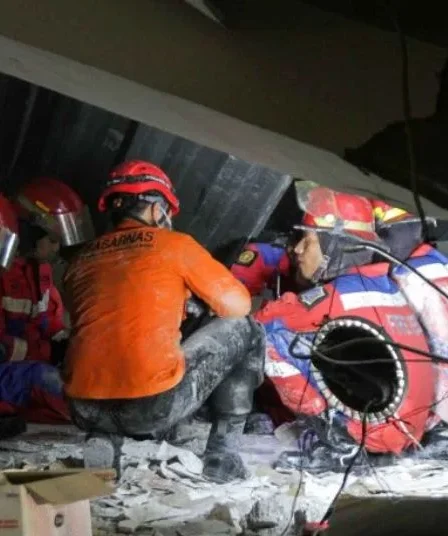 38 Korban Musala Ponpes Al Khoziny Sidoarjo Ambruk dalam Pencarian
