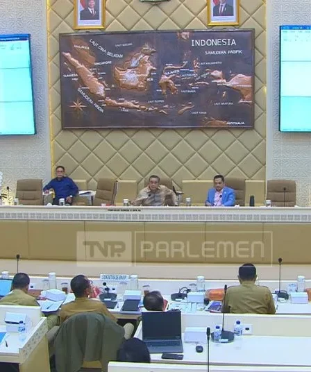 DPR Ungkit Rp23311 Triliun Dana Pemda Mengendap di Bank