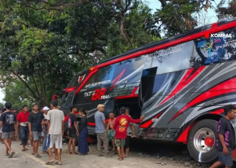 Bus Rombongan RS Bina Sehat Jember Kecelakaan, 8 Orang Meninggal 1 Kecelakaan bus rombongan RS Bina Sehat Jember