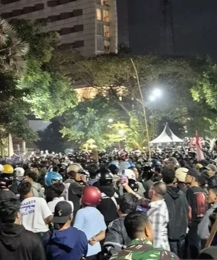 Pemprov Jatim Jamin Biaya Perawatan Korban Aksi Demo di Surabaya