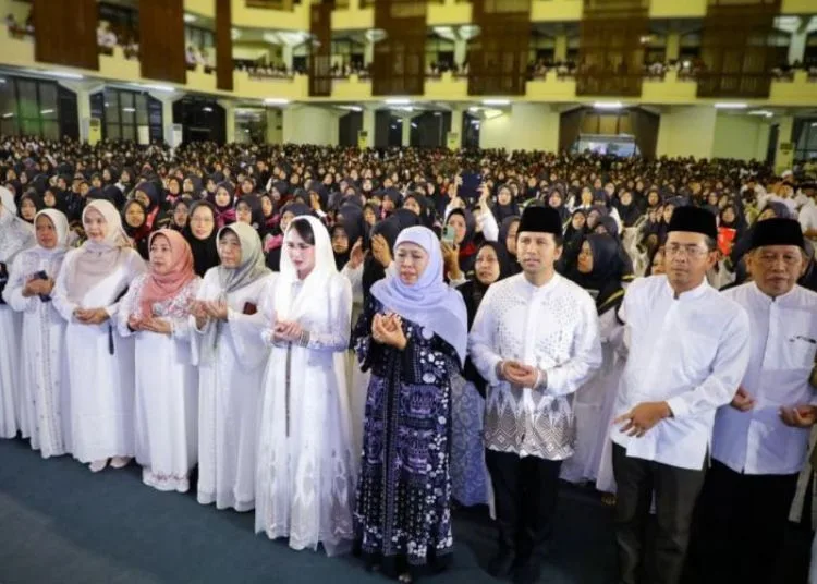 Gubernur Wagub Jatim dan Ribuan Santri Doakan Korban Ponpes Al Khoziny