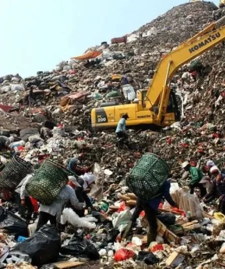 Prabowo Terbitkan Perpres Kelola Sampah Jadi Energi