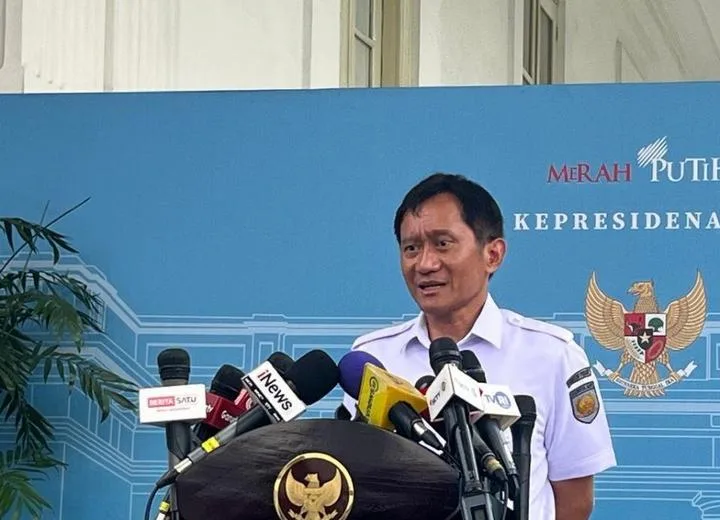 KRL Berdempetan Prabowo Perintahkan PT KAI Tambah Gerbong agar Nyaman