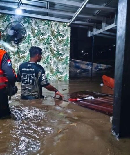 1271 KK Terdampak Banjir di Jember Sebagian Warga Terpaksa Ngungsi