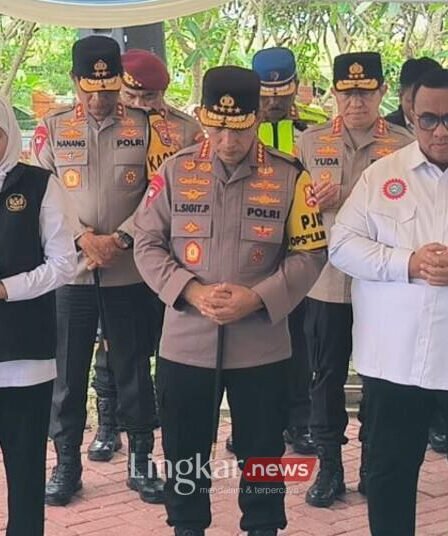 Kapolri berziarah di makam Marsinah