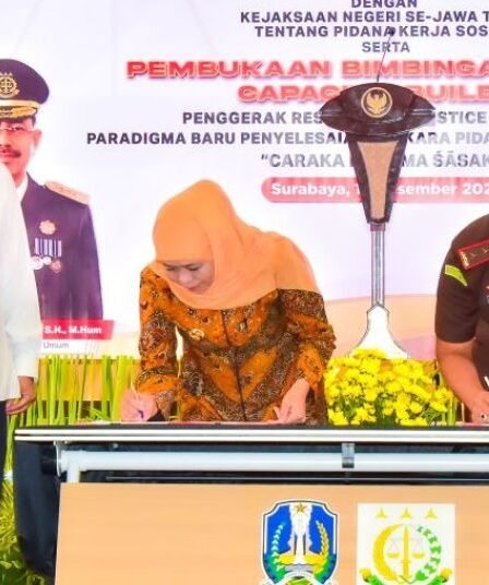 Khofifah Teken MoU Pidana Kerja Sosial Kades Disiapkan Jadi Juru Damai