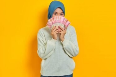 Khofifah Tetapkan UMK Jatim 2026 Paling Rendah Situbondo Rp248 Juta