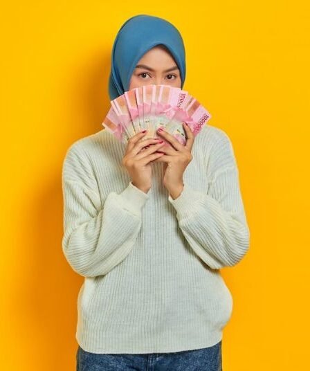 Khofifah Tetapkan UMK Jatim 2026 Paling Rendah Situbondo Rp248 Juta