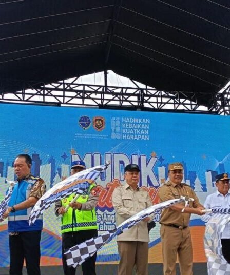 Menhub lepas ribuan penumpang bus mudik gratis Natal dan Tahun Baru 750x536 1