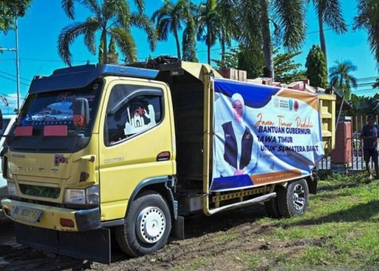 Jatim Salurkan Rp2,5 Miliar Bantuan untuk Korban Bencana Sumbar 1 unnamed file 20 750x536 1