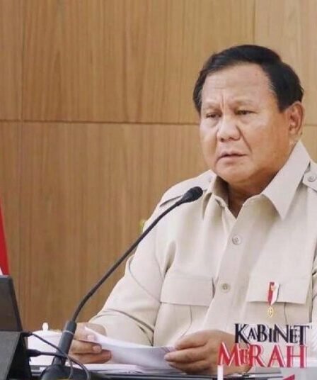 Pimpin retret di Hambalang Prabowo pertajam arah kebijakan 2026 750x536 1