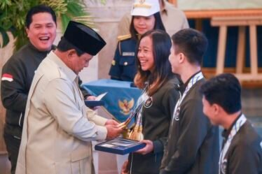 antarafoto penyerahan bonus atlet peraih medali sea games thailand 1767881977 750x536 1