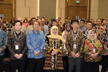 gubernur jatim khofifah indar parawansa dan konsul jenderal jepang di surabaya takonai susumu