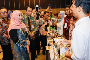 gubernur jatim khofifah indar parawansa kegiatan misi dagang jatim jateng di semarang