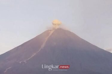 gunung semeru erupsi 17012026