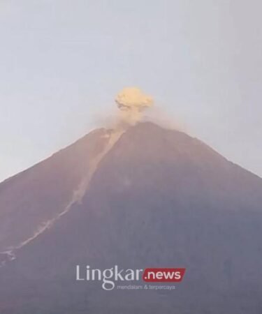 gunung semeru erupsi 17012026
