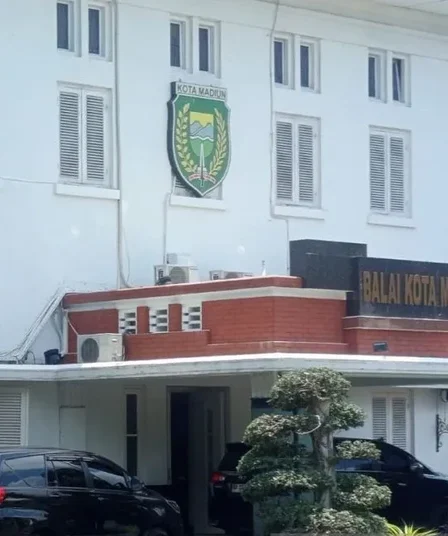 kpk geledah balai kota madiun