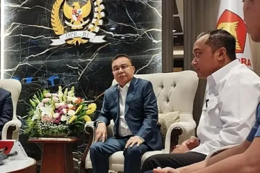 wakil ketua dpr ri sufmi dasco ahmad dan mensesneg prasetyo