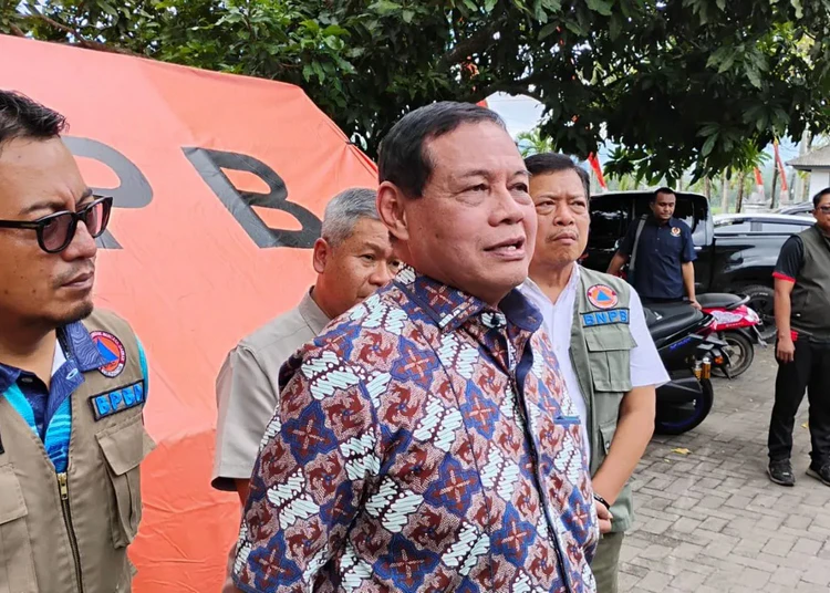 anggota komisi viii dpr ri nanang samodra serahkan bantuan penanganan dampak gempa bumi pacitan