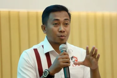 direktur eksekutif indonesia political review iwan setiawan
