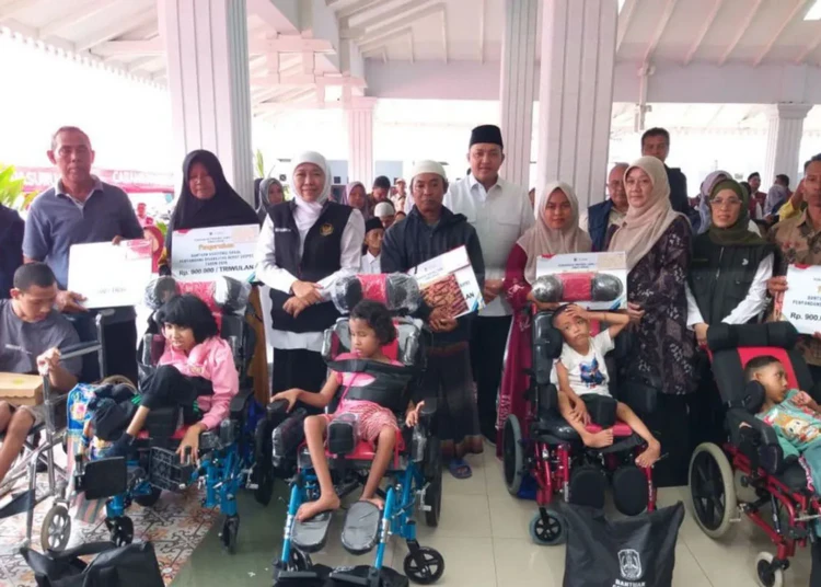 Pemprov Jatim Salurkan Bansos Rp7,73 Miliar untuk Kabupaten Pasuruan 1 gubernur jatim khofifah indar parawansa bagikan bansos kabupaten pasuruan