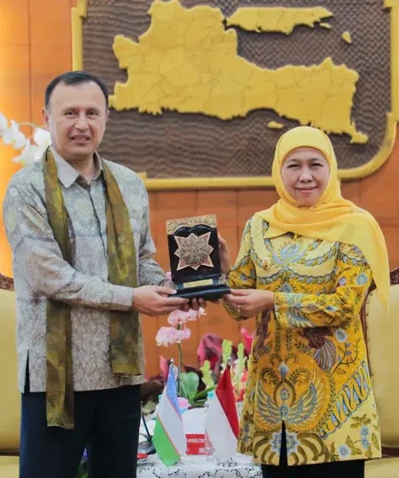 gubernur jatim khofifah indar parawansa menerima duta besar uzbekistan untuk indonesia dan asean oybek eshonov