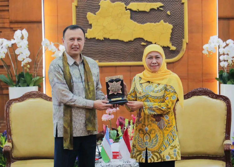 Khofifah Jajaki Kerja Sama Sister Province Jatim dan Samarkand Uzbekistan 1 gubernur jatim khofifah indar parawansa menerima duta besar uzbekistan untuk indonesia dan asean oybek eshonov